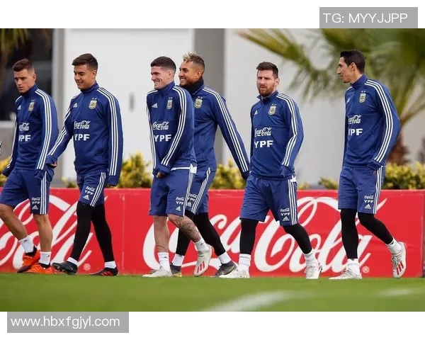 支持阿根廷足球队的球星们在赛场上展现非凡魅力与团队精神